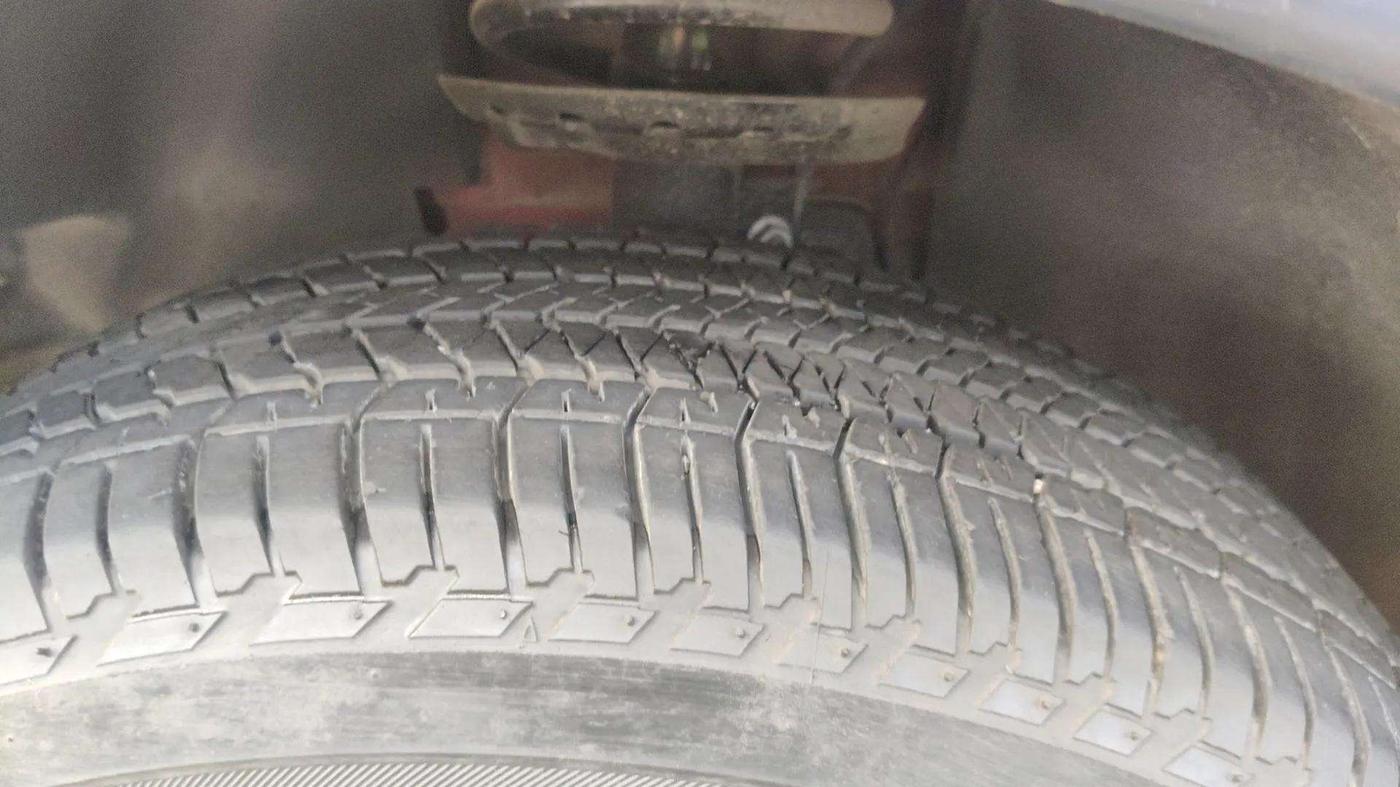 2016 Landrover DISCOVERY SPORT HSE, Diesel, Automatic, 43,444 km, Right Front Tyre Tread