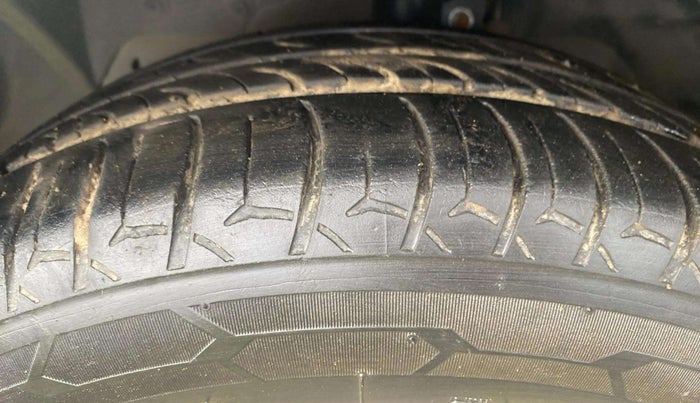 2019 Ford FREESTYLE TITANIUM 1.2 PETROL, Petrol, Manual, 74,798 km, Left Front Tyre Tread