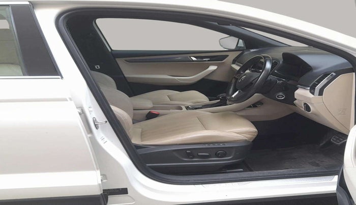 2020 Skoda Karoq STYLE 1.5 TSI AT, Petrol, Automatic, 74,041 km, Right Side Front Door Cabin