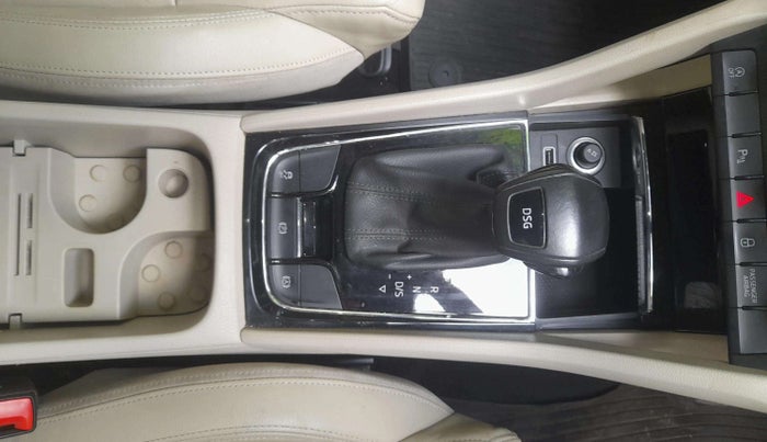 2020 Skoda Karoq STYLE 1.5 TSI AT, Petrol, Automatic, 74,041 km, Gear Lever