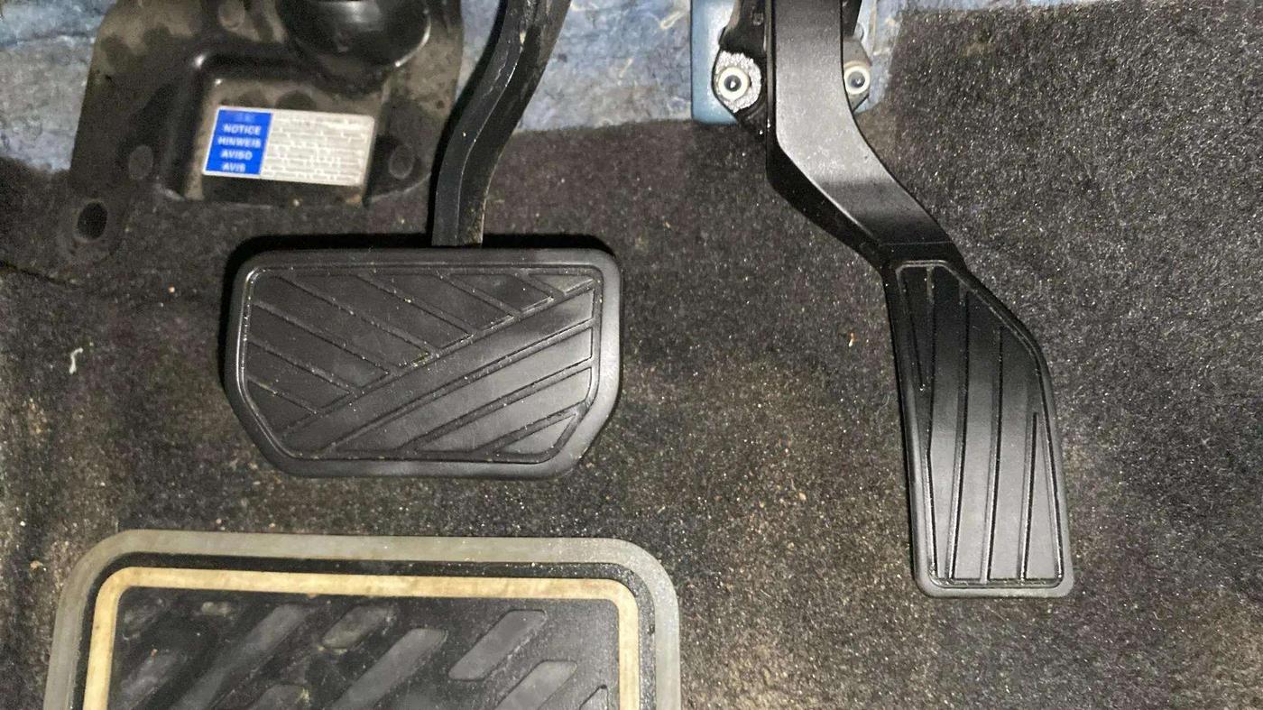 2021 Maruti S Cross ALPHA AT1.5, Petrol, Automatic, 50,425 km, Pedals