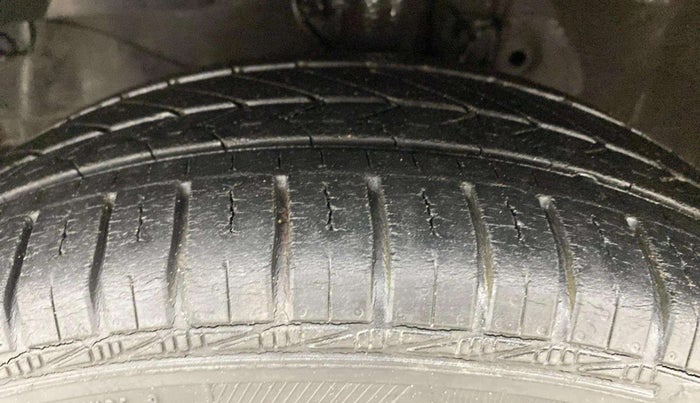 2016 Honda Amaze 1.2L I-VTEC S AT, Petrol, Automatic, 36,261 km, Left Front Tyre Tread