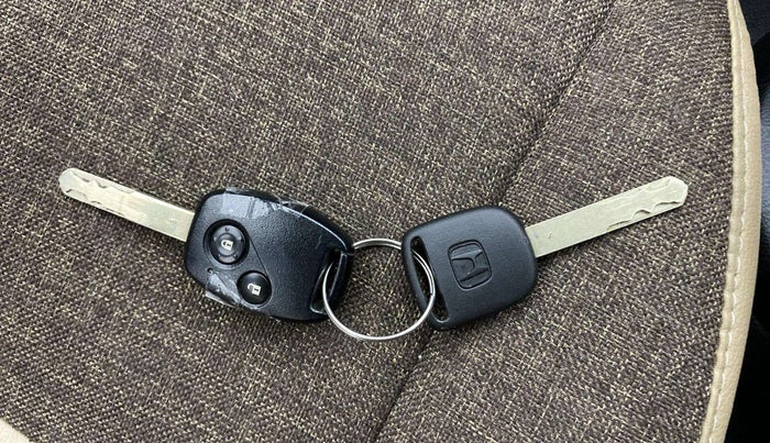 2016 Honda Amaze 1.2L I-VTEC S AT, Petrol, Automatic, 36,261 km, Key Close Up