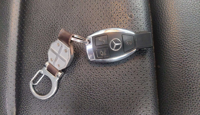 2016 Mercedes Benz E Class E 250 CDI Avantgarde, Diesel, Automatic, 1,03,685 km, Key Close Up