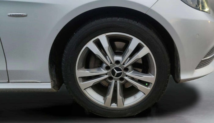 2016 Mercedes Benz E Class E 250 CDI Avantgarde, Diesel, Automatic, 1,03,685 km, Right Front Wheel