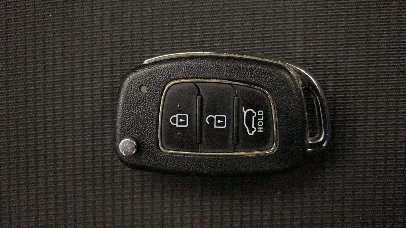 2022 Hyundai VENUE S+ 1.2, Petrol, Manual, 24,574 km, Key Close Up