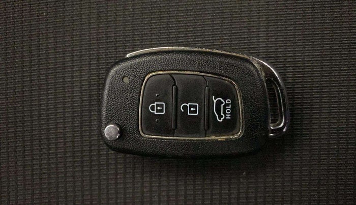 2022 Hyundai VENUE S+ 1.2, Petrol, Manual, 24,574 km, Key Close Up