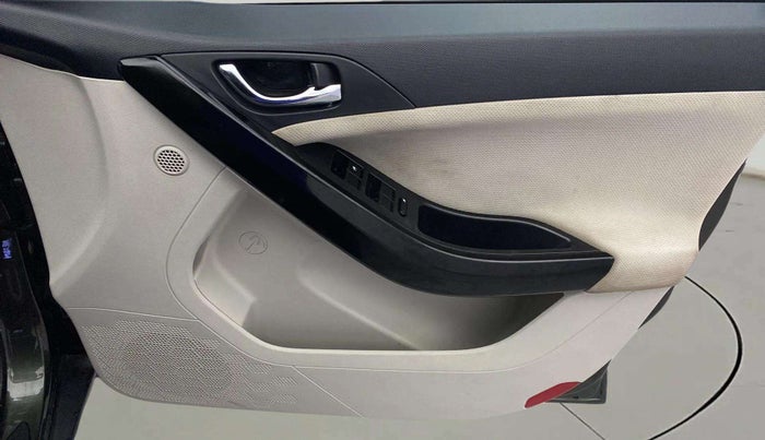 2020 Tata NEXON XZ PLUS (O) PETROL, Petrol, Manual, 37,694 km, Driver Side Door Panels Control