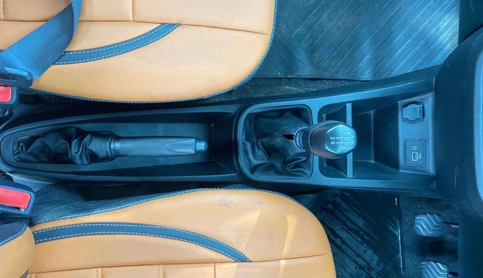 2024 Renault Kwid RXL(O) 1.0L, Petrol, Manual, 12,430 km, Gear Lever