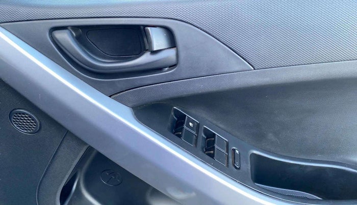2022 Tata NEXON XM PLUS SUNROOF PETROL, Petrol, Manual, 24,251 km, Driver Side Door Panels Control