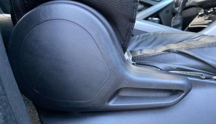 2022 Tata NEXON XM PLUS SUNROOF PETROL, Petrol, Manual, 24,251 km, Driver Side Adjustment Panel