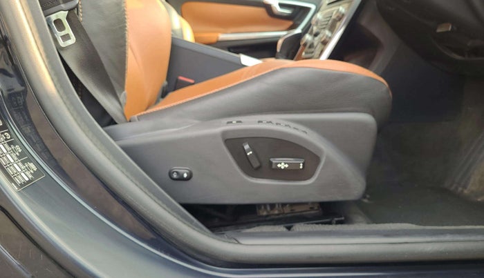 2017 Volvo S60 Momentum D4, Diesel, Automatic, 94,280 km, Driver Side Adjustment Panel