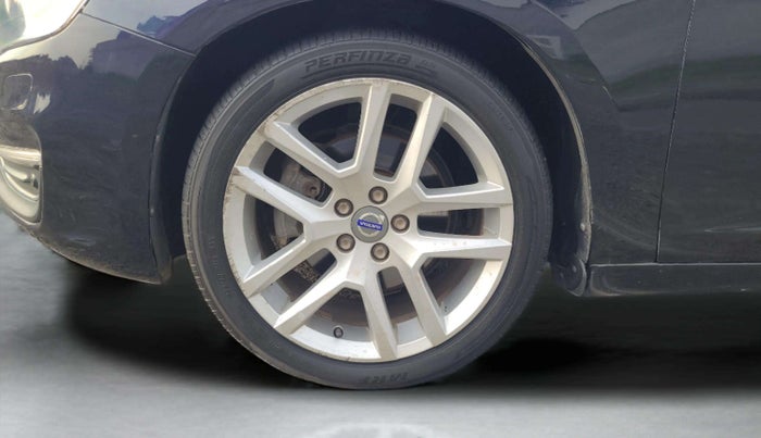 2017 Volvo S60 Momentum D4, Diesel, Automatic, 94,280 km, Left Front Wheel