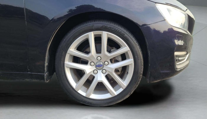 2017 Volvo S60 Momentum D4, Diesel, Automatic, 94,280 km, Right Front Wheel