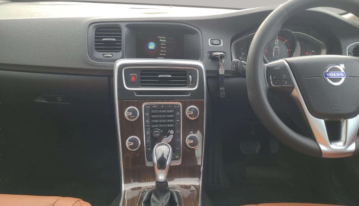 2017 Volvo S60 Momentum D4, Diesel, Automatic, 94,280 km, Air Conditioner