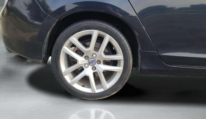 2017 Volvo S60 Momentum D4, Diesel, Automatic, 94,280 km, Right Rear Wheel