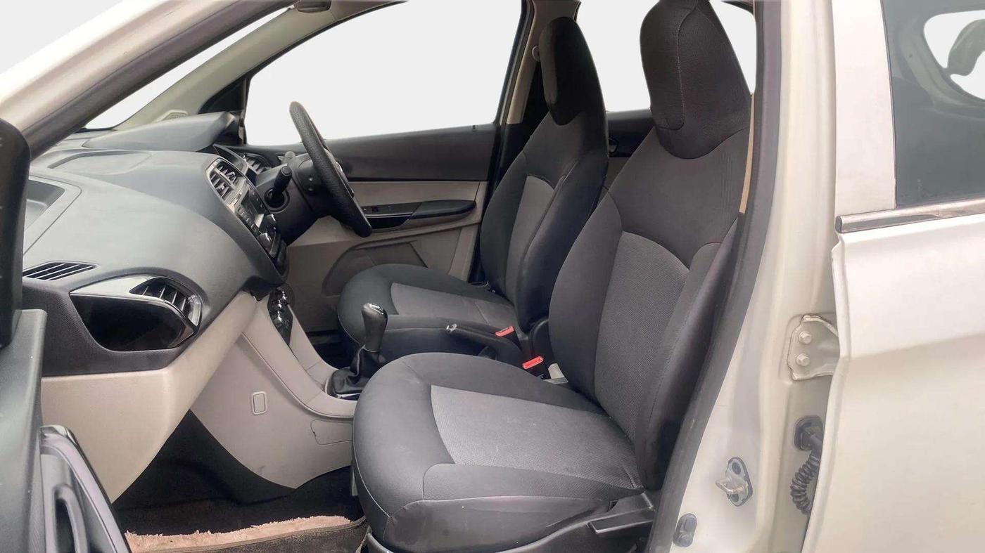 2018 Tata Tiago XT PETROL, Petrol, Manual, 88,800 km, Right Side Front Door Cabin
