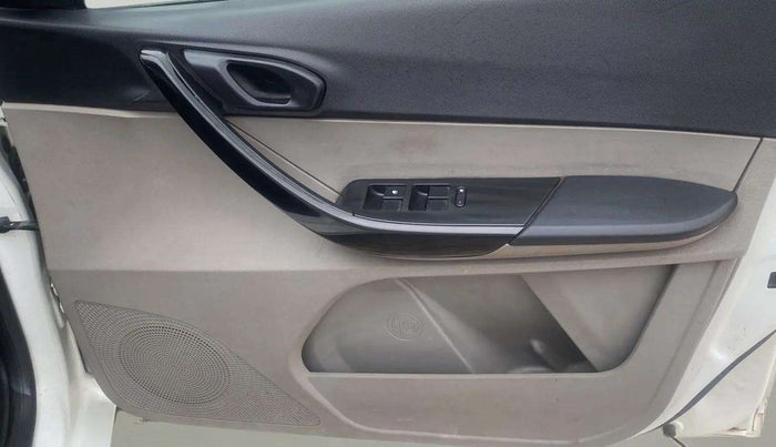 2018 Tata Tiago XT PETROL, Petrol, Manual, 88,800 km, Driver Side Door Panels Control