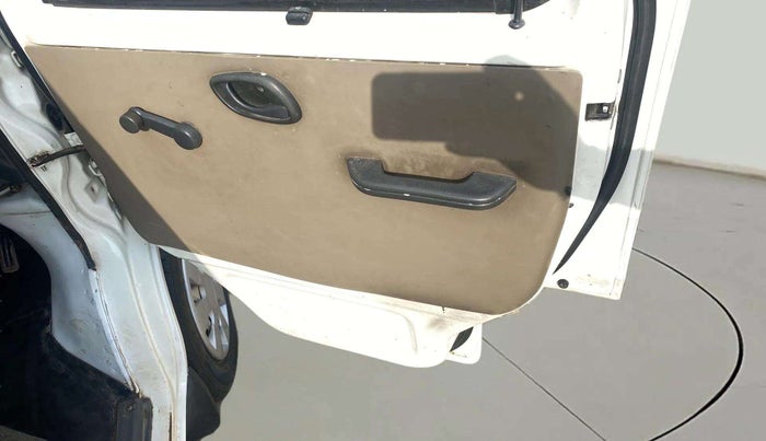 2014 Maruti Eeco 7 STR, CNG, Manual, 89,441 km, Driver Side Door Panels Control