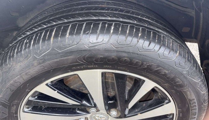 2021 Toyota Innova Crysta 2.4 ZX AT 7 STR, Diesel, Automatic, 1,06,004 km, Right Front Tyre Tread