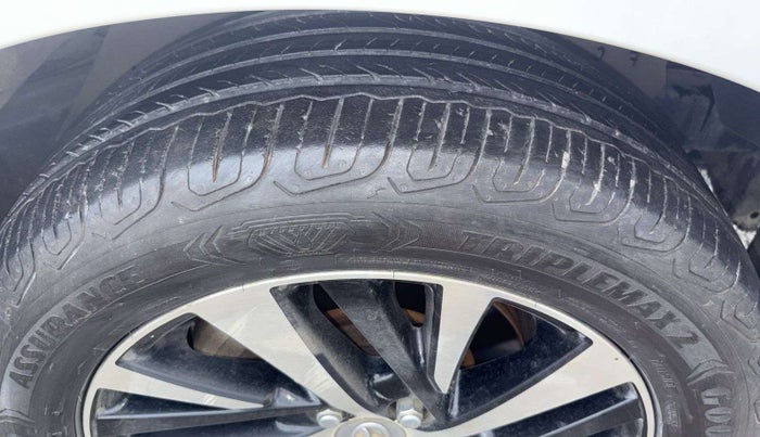 2021 Toyota Innova Crysta 2.4 ZX AT 7 STR, Diesel, Automatic, 1,06,004 km, Left Rear Tyre Tread