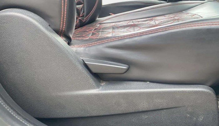 2021 Renault Duster RXS 1.5 PETROL MT, Petrol, Manual, 80,072 km, Driver Side Adjustment Panel