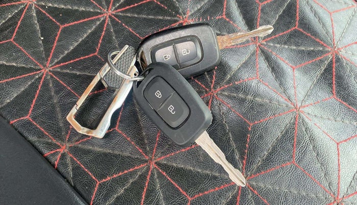 2021 Renault Duster RXS 1.5 PETROL MT, Petrol, Manual, 80,072 km, Key Close Up