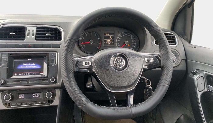 2017 Volkswagen Polo HIGHLINE1.2L, Petrol, Manual, 1,02,951 km, Steering Wheel Close Up