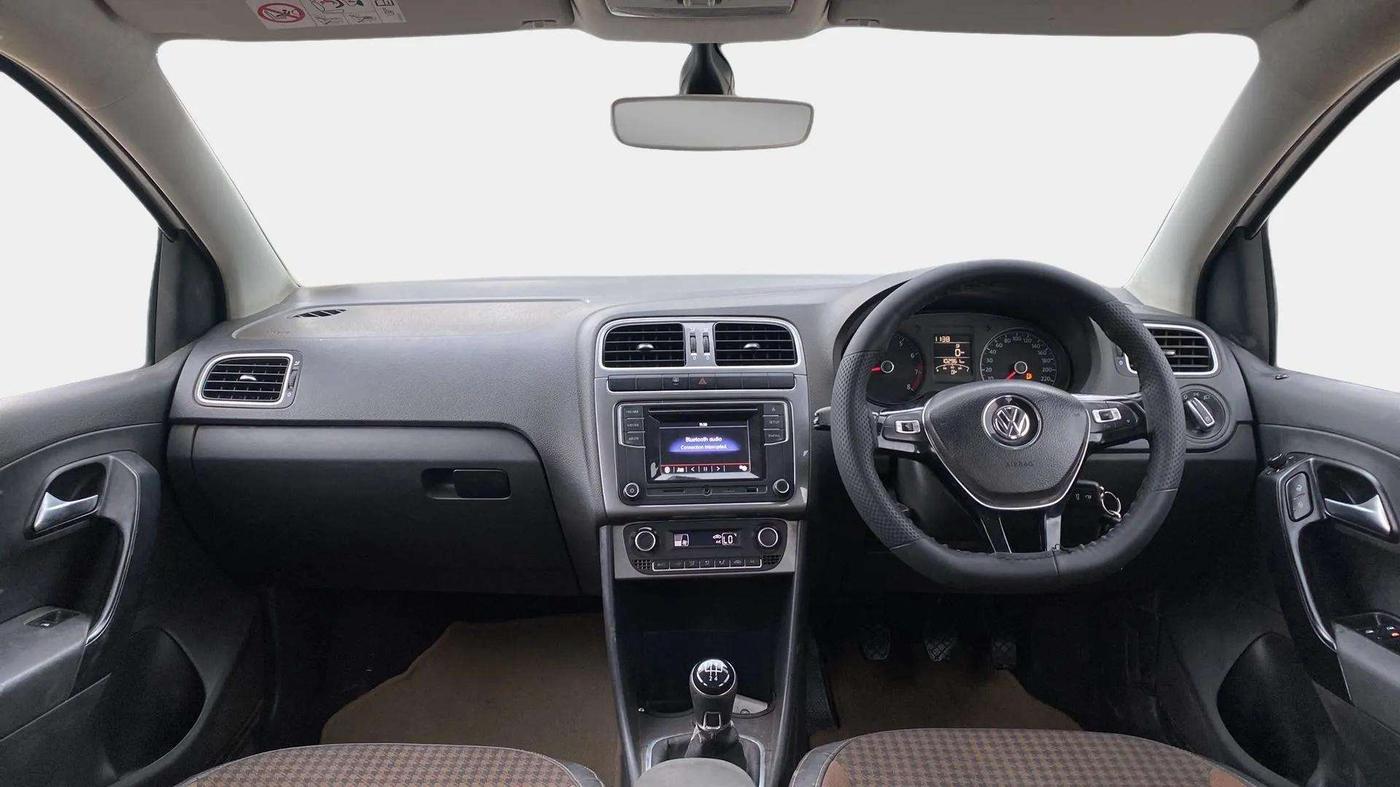 2017 Volkswagen Polo HIGHLINE1.2L, Petrol, Manual, 1,02,951 km, Dashboard