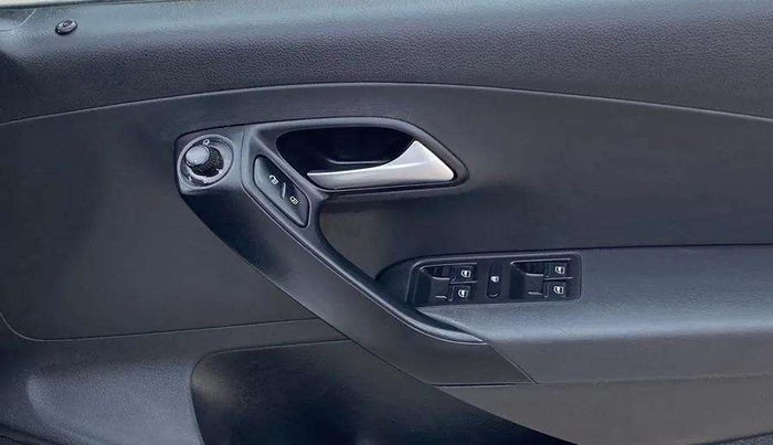 2017 Volkswagen Polo HIGHLINE1.2L, Petrol, Manual, 1,02,951 km, Driver Side Door Panels Control