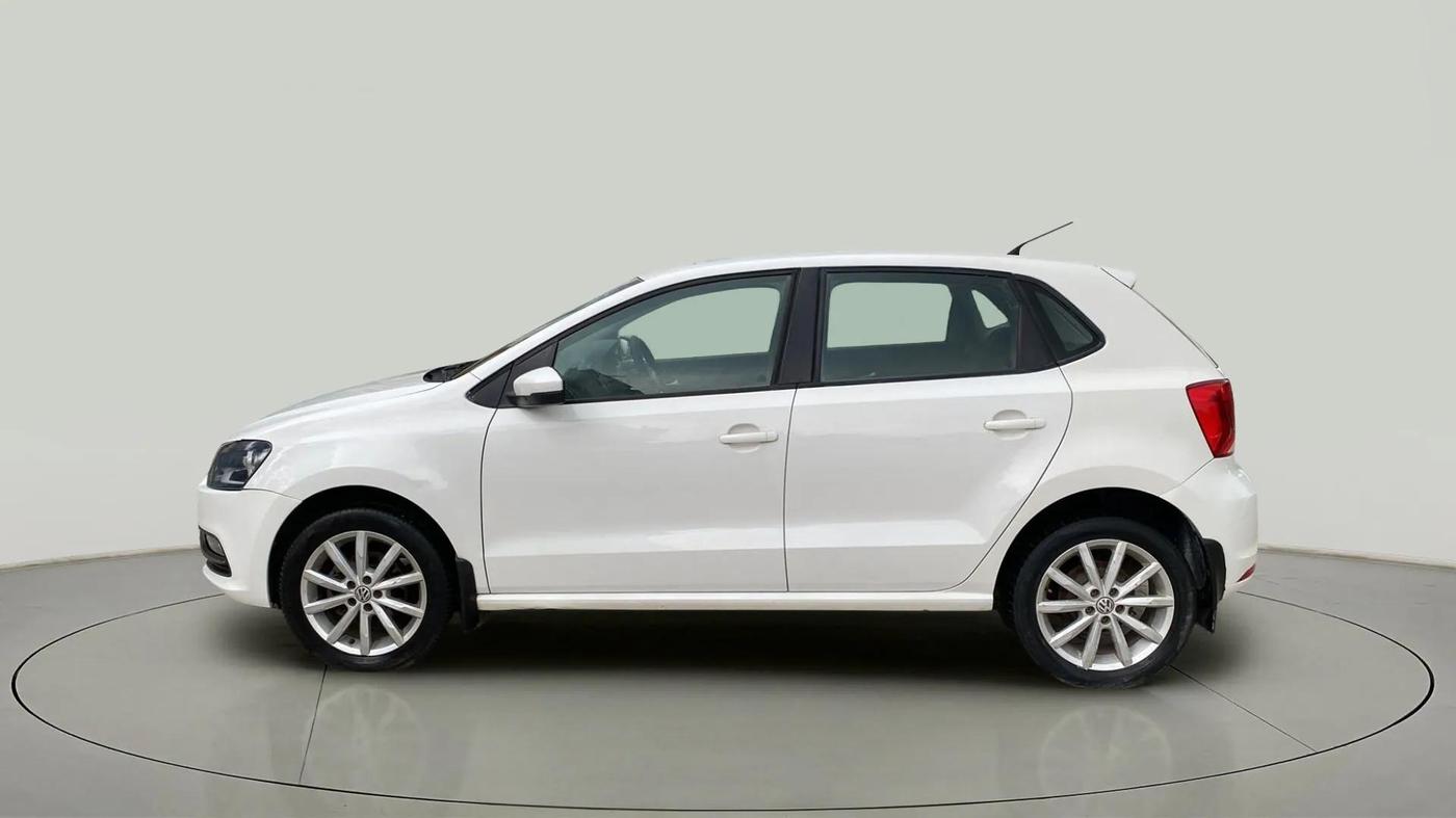 2017 Volkswagen Polo HIGHLINE1.2L, Petrol, Manual, 1,02,951 km, Left Side