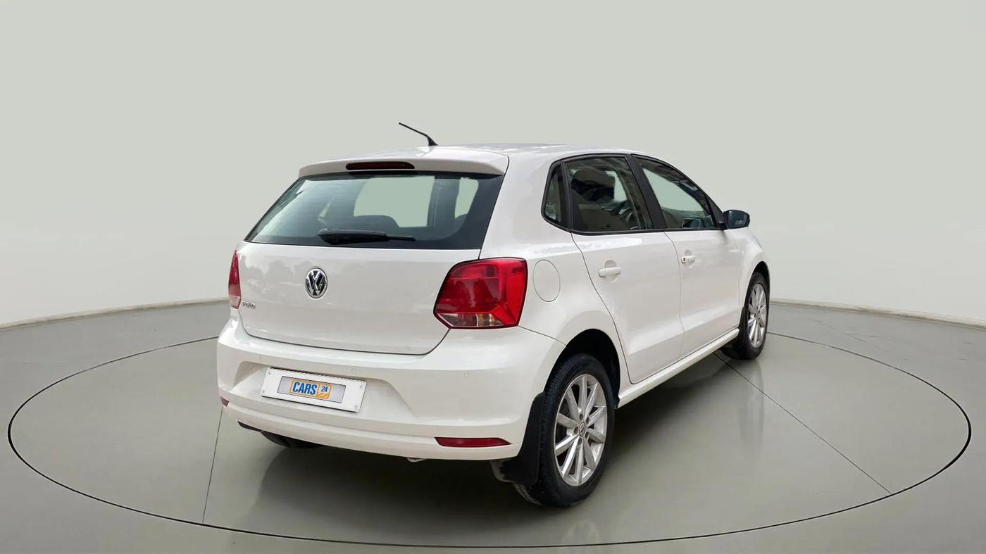 2017 Volkswagen Polo HIGHLINE1.2L, Petrol, Manual, 1,02,951 km, Right Back Diagonal