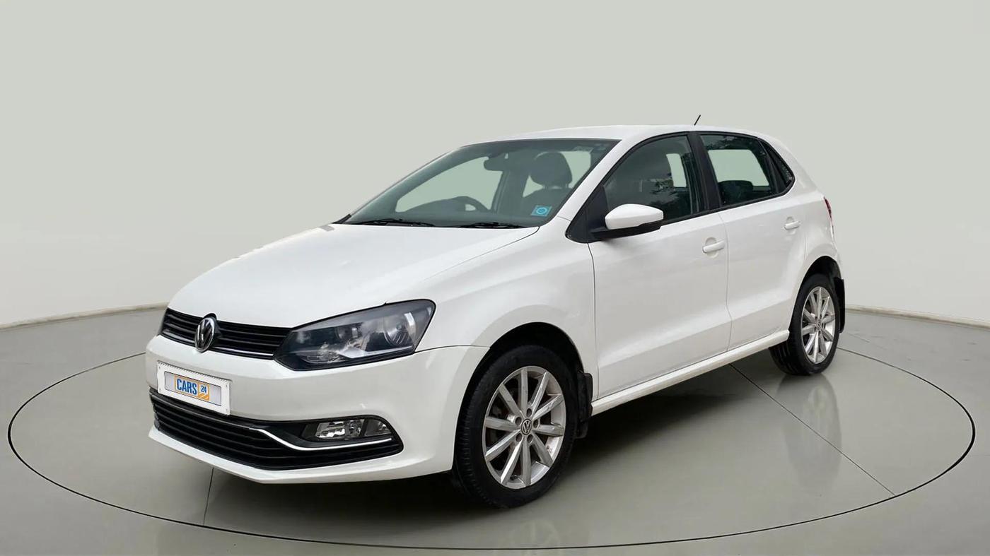 2017 Volkswagen Polo HIGHLINE1.2L, Petrol, Manual, 1,02,951 km, Left Front Diagonal