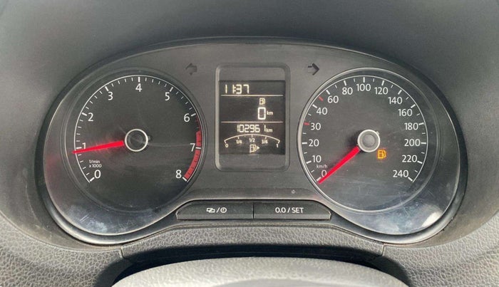 2017 Volkswagen Polo HIGHLINE1.2L, Petrol, Manual, 1,02,951 km, Odometer Image