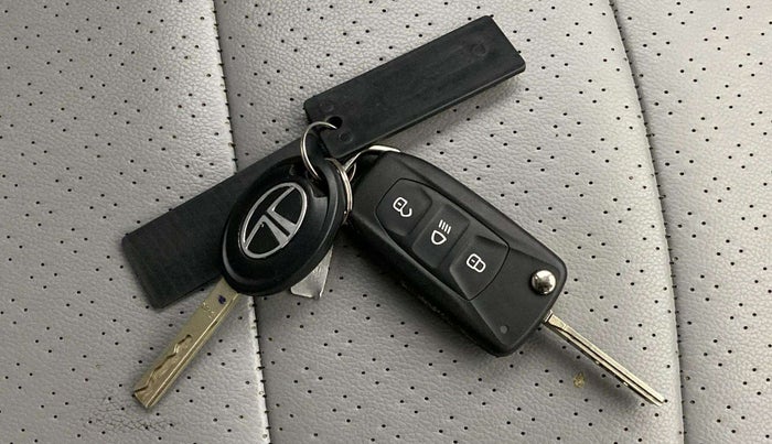 2024 Tata Tiago XZA PLUS PETROL, Petrol, Automatic, 12,821 km, Key Close Up