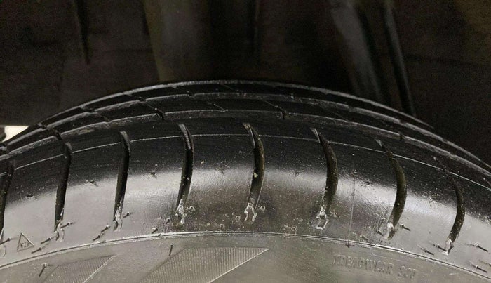 2017 Renault Kwid RXT 1.0 AMT (O), Petrol, Automatic, 34,021 km, Left Front Tyre Tread