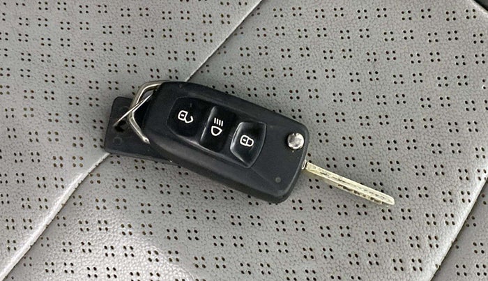 2023 Tata Tiago XT (O) PETROL, CNG, Manual, 61,907 km, Key Close Up