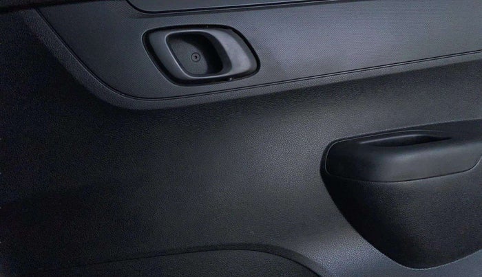 2020 Renault Kwid RXL, Petrol, Manual, 35,052 km, Driver Side Door Panels Control