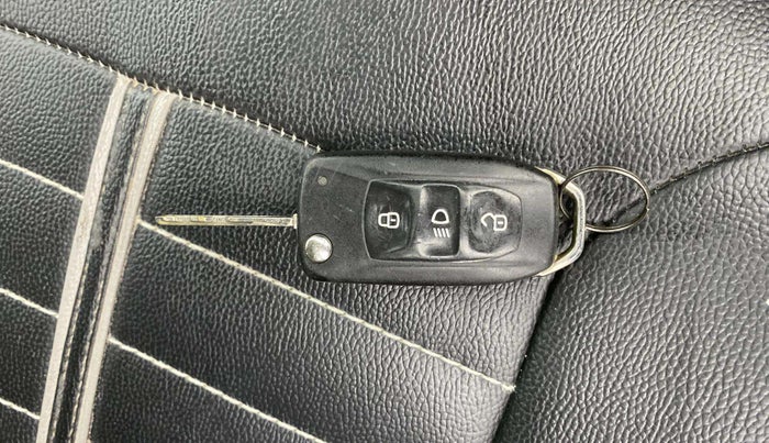 2018 Tata TIGOR XZ (O) PETROL, Petrol, Manual, 65,199 km, Key Close Up