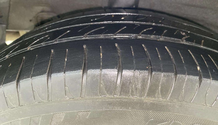 2015 Hyundai Grand i10 ASTA AT 1.2 KAPPA VTVT, Petrol, Automatic, 94,900 km, Right Rear Tyre Tread