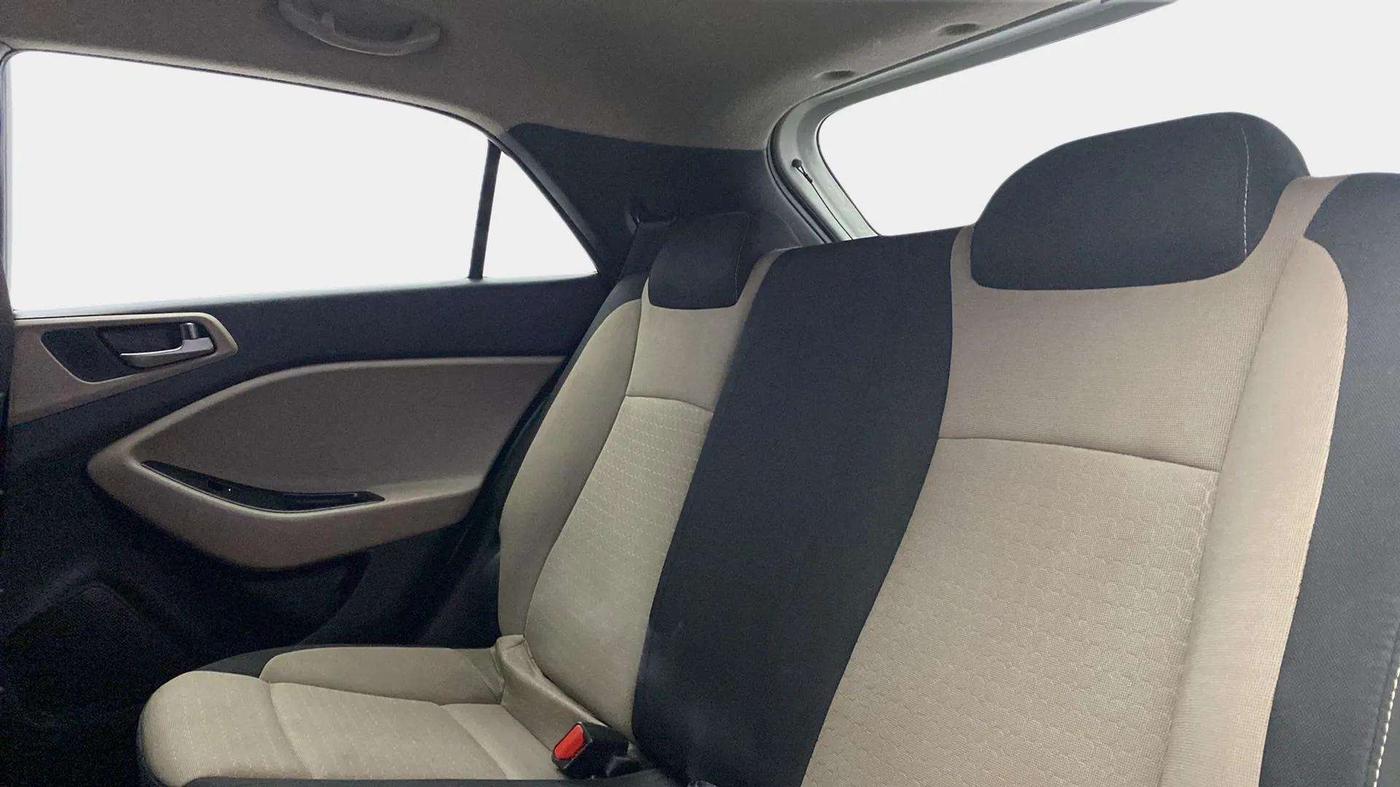 2015 Hyundai Elite i20 SPORTZ 1.2 (O), Petrol, Manual, 71,424 km, Right Side Rear Door Cabin