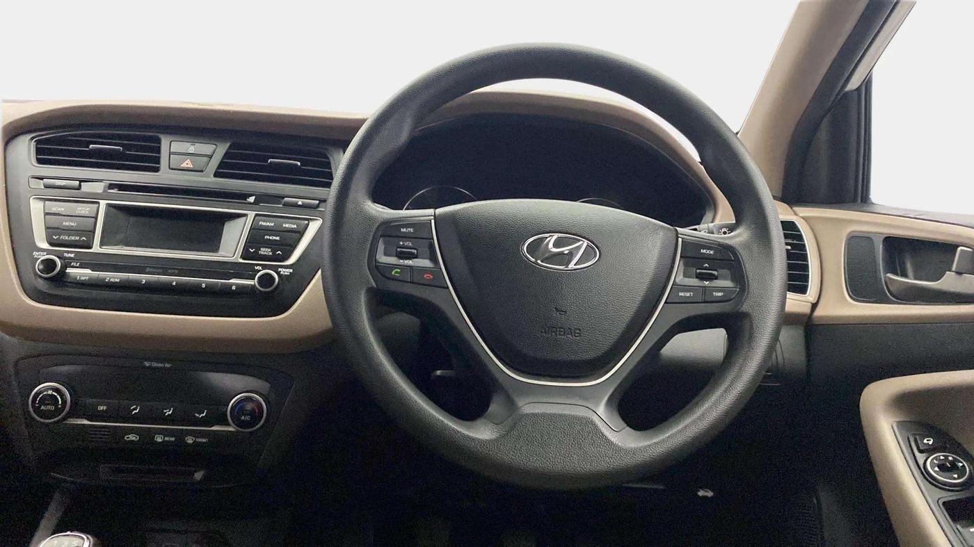 2015 Hyundai Elite i20 SPORTZ 1.2 (O), Petrol, Manual, 71,424 km, Steering Wheel Close Up