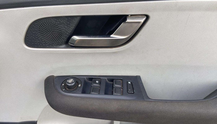 2020 Tata ALTROZ XZ DIESEL, Diesel, Manual, 1,03,323 km, Driver Side Door Panels Control