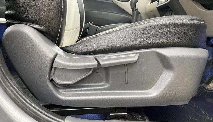 2021 Hyundai AURA S 1.2 CNG, CNG, Manual, 82,837 km, Driver Side Adjustment Panel