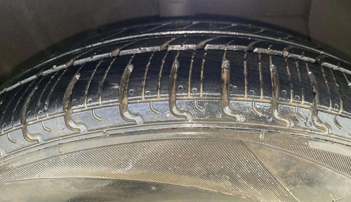 2021 Hyundai AURA S 1.2 CNG, CNG, Manual, 82,837 km, Right Front Tyre Tread