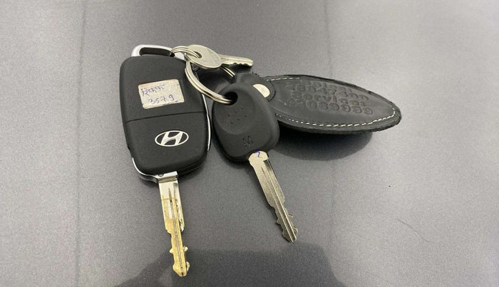 2021 Hyundai AURA S 1.2 CNG, CNG, Manual, 82,837 km, Key Close Up