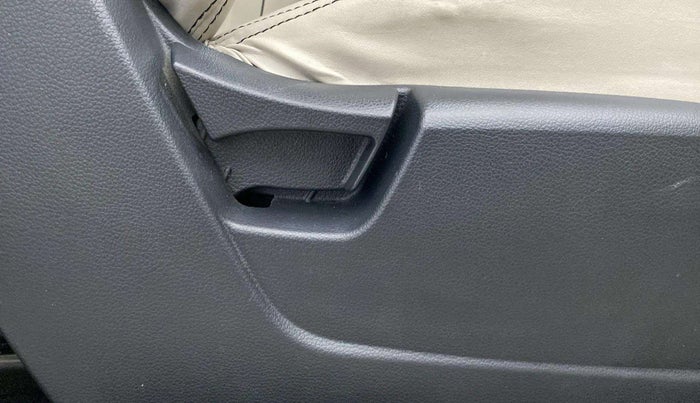 2020 Mahindra XUV300 W6 1.5 DIESEL AMT, Diesel, Automatic, 54,643 km, Driver Side Adjustment Panel