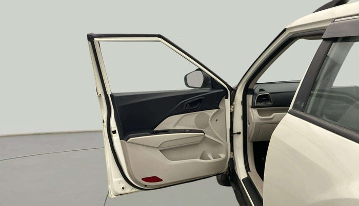 2020 Mahindra XUV300 W6 1.5 DIESEL AMT, Diesel, Automatic, 54,643 km, LHS Front Door
