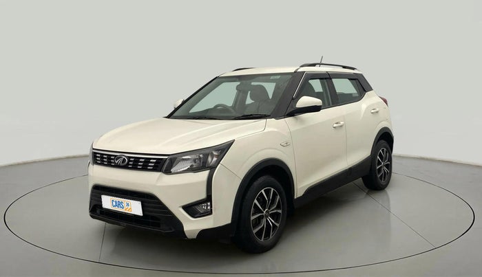 2020 Mahindra XUV300 W6 1.5 DIESEL AMT, Diesel, Automatic, 54,643 km, Left Front Diagonal