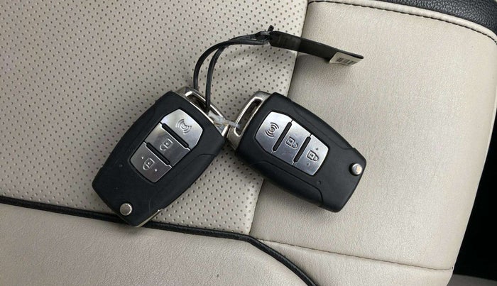 2020 Mahindra XUV300 W6 1.5 DIESEL AMT, Diesel, Automatic, 54,643 km, Key Close Up